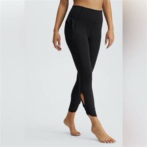 Fabletics Oasis Twist Leggings
